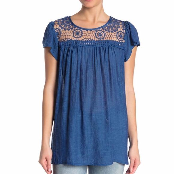 Crochet Trim Short sleeve blouse - Picture 1 of 10